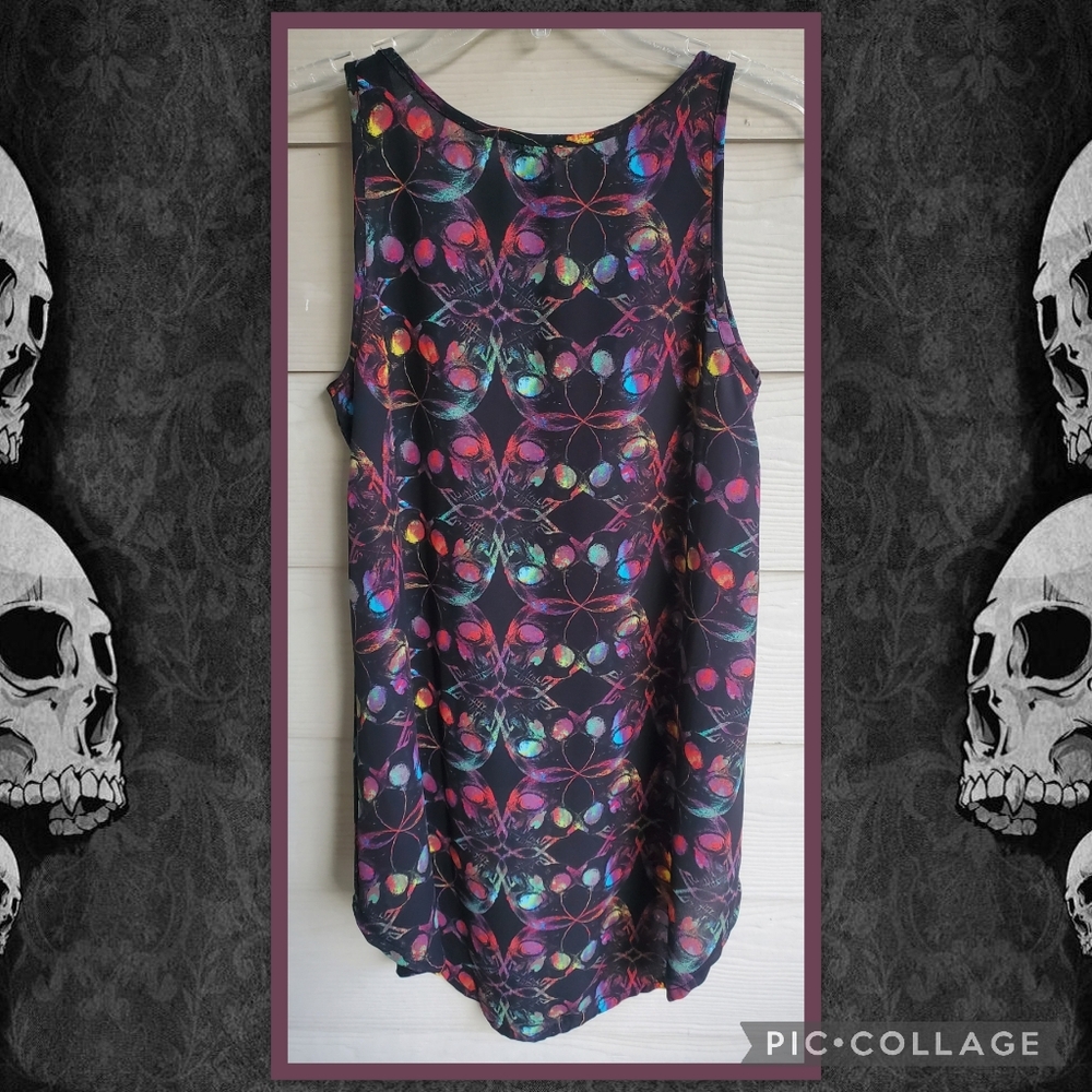 Hot Topic Trippy Graphic Multicolored Mirrored Skulls Shark-bite Hi-low Tank Top - Picture 8 of 8